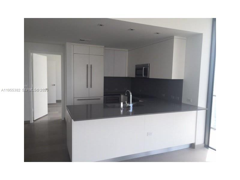 68 SE 6th St #3502, Miami FL 33131