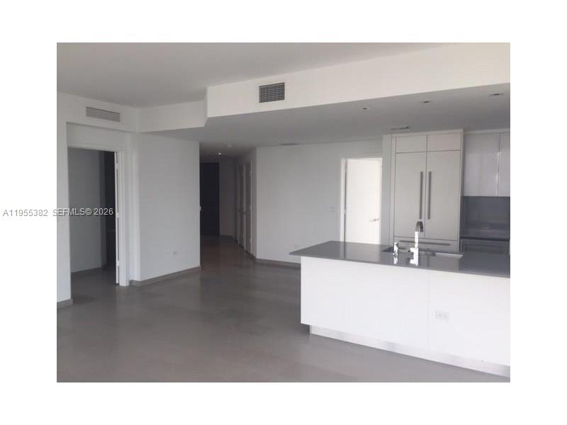 68 SE 6th St #3502, Miami FL 33131