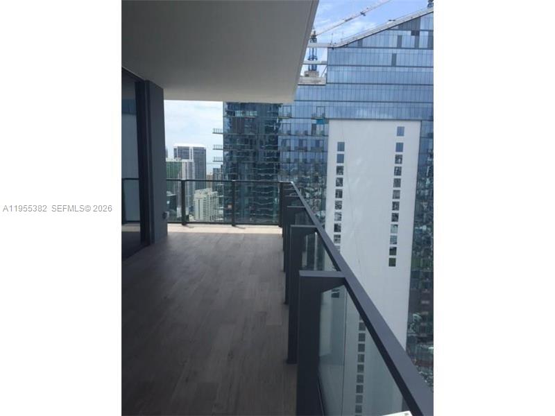 68 SE 6th St #3502, Miami FL 33131