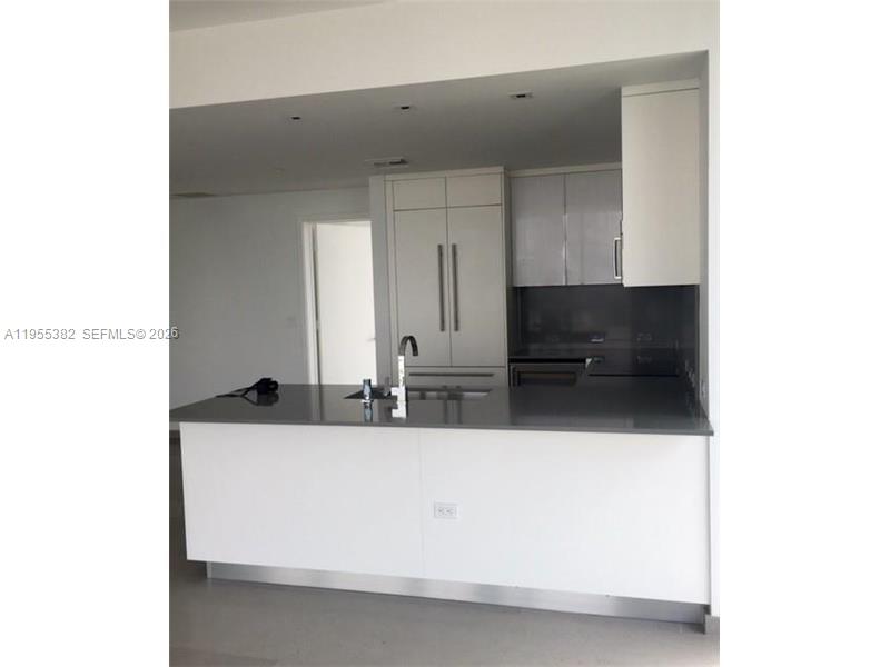 68 SE 6th St #3502, Miami FL 33131