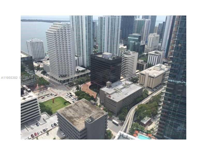 68 SE 6th St #3502, Miami FL 33131