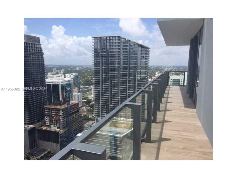 68 SE 6th St #3502, Miami FL 33131