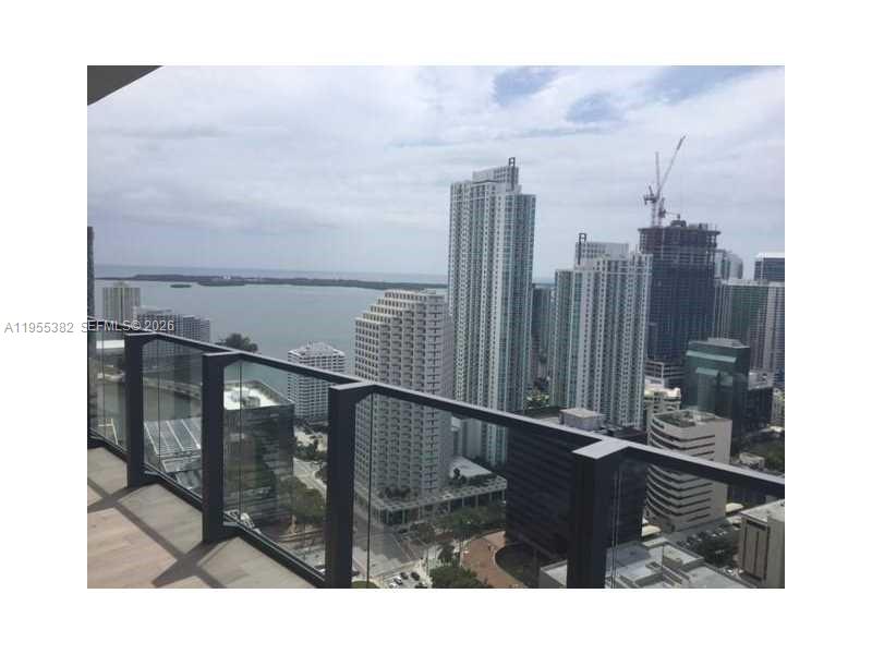 68 SE 6th St #3502, Miami FL 33131