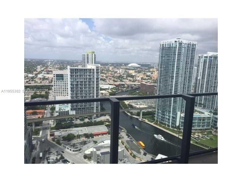68 SE 6th St #3502, Miami FL 33131