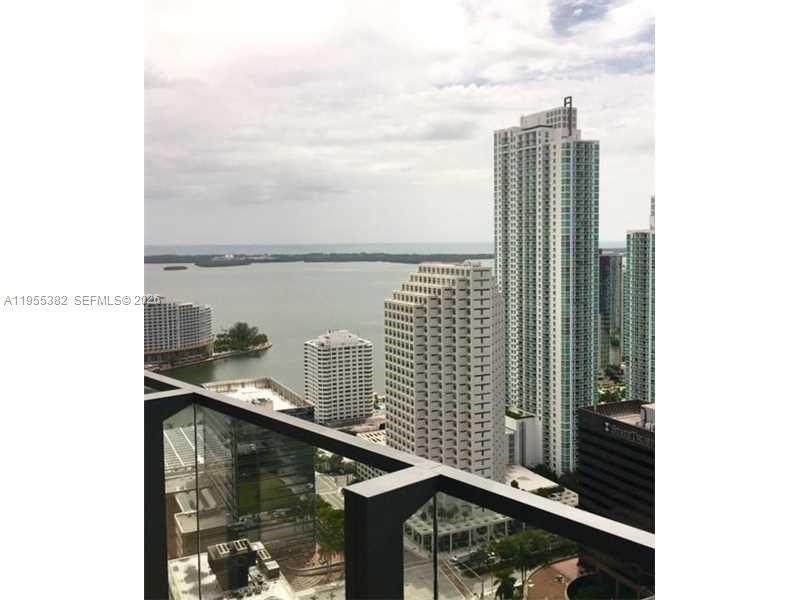 68 SE 6th St #3502, Miami FL 33131