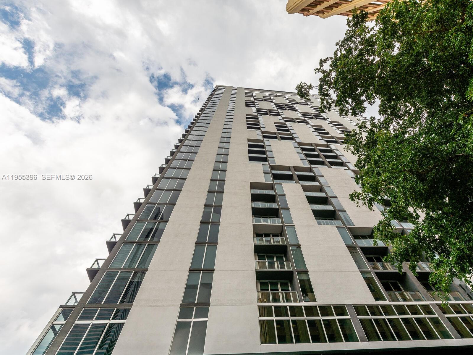 151 SE 1st St #805, Miami FL 33131
