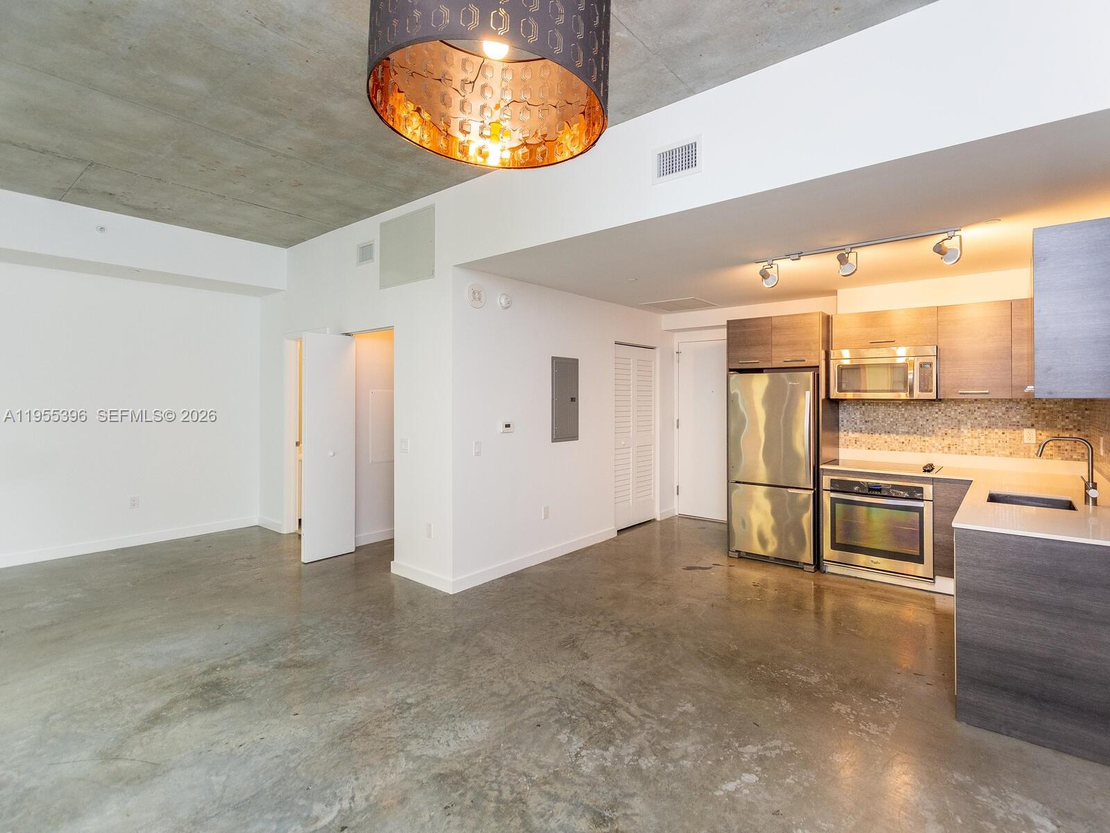151 SE 1st St #805, Miami FL 33131