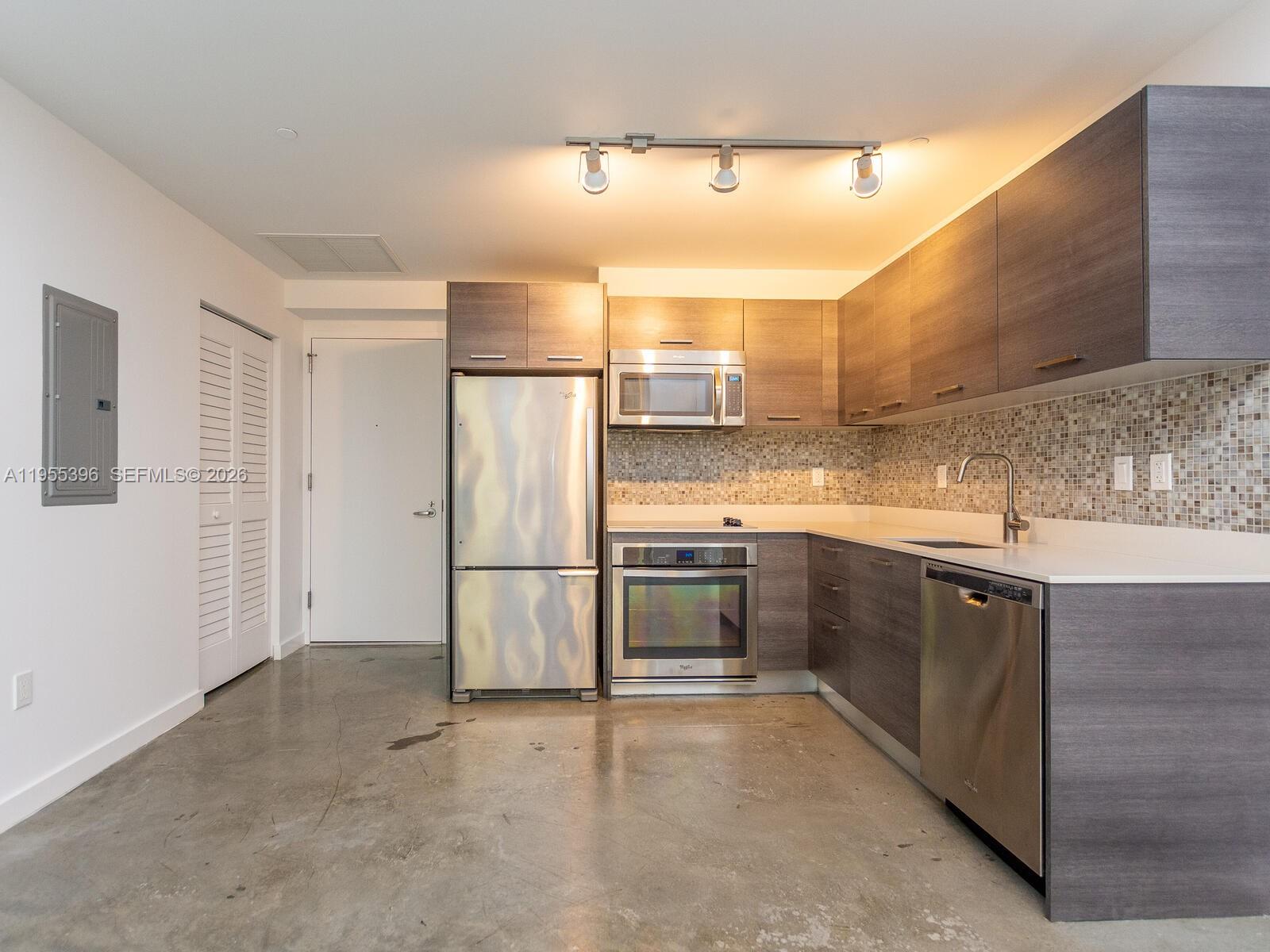151 SE 1st St #805, Miami FL 33131
