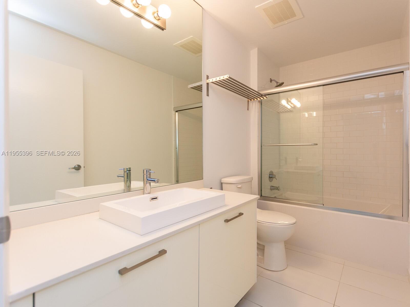 151 SE 1st St #805, Miami FL 33131