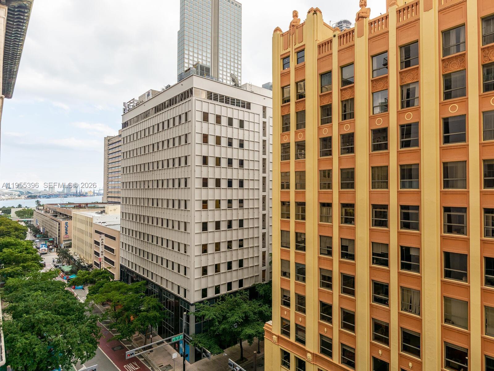 151 SE 1st St #805, Miami FL 33131