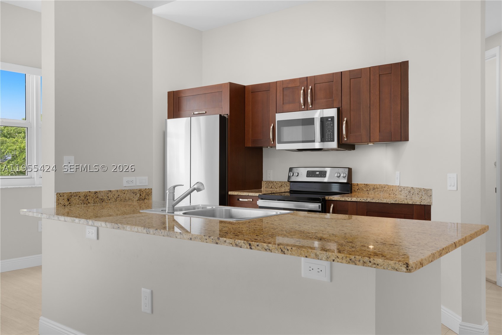 20000 E Country Club Dr #402, Aventura FL 33180