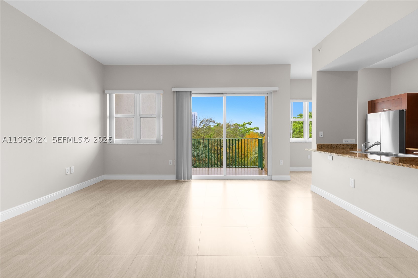 20000 E Country Club Dr #402, Aventura FL 33180