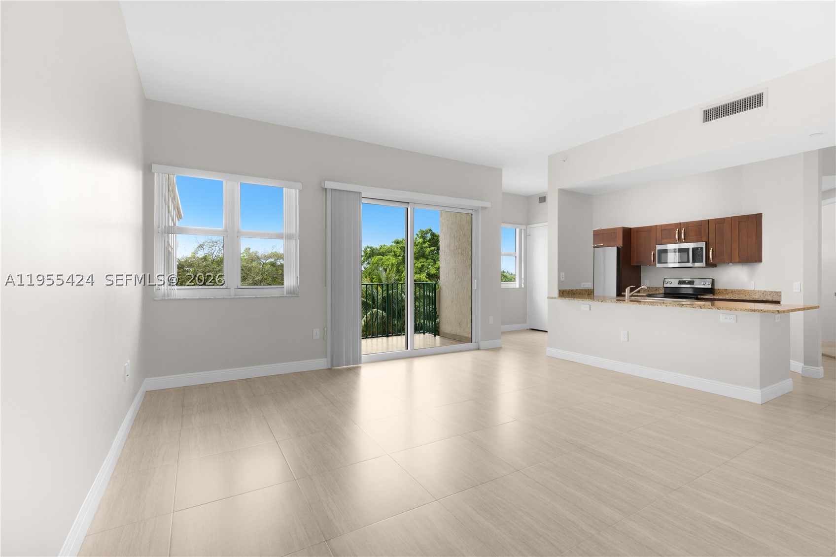 20000 E Country Club Dr #402, Aventura FL 33180