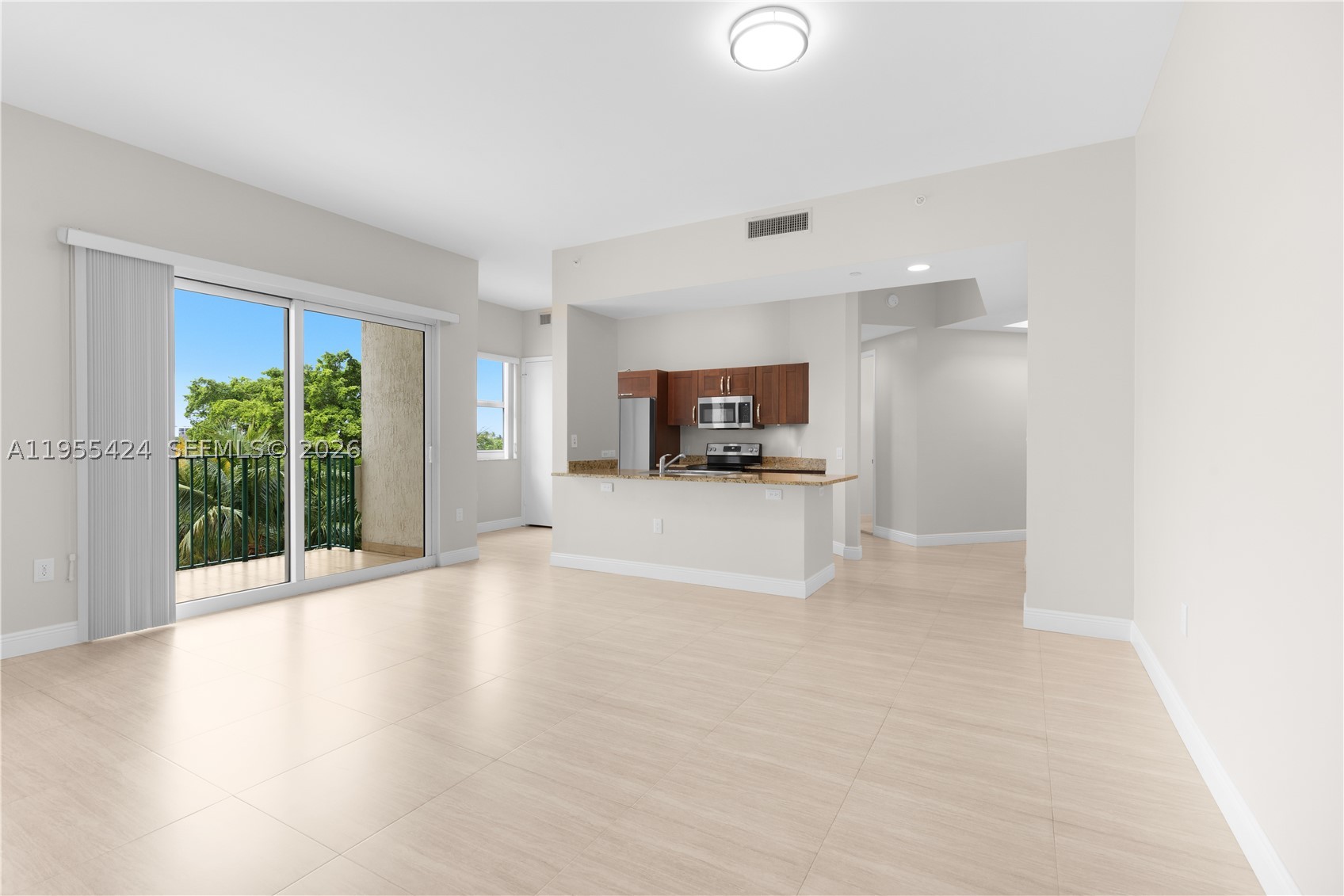 20000 E Country Club Dr #402, Aventura FL 33180