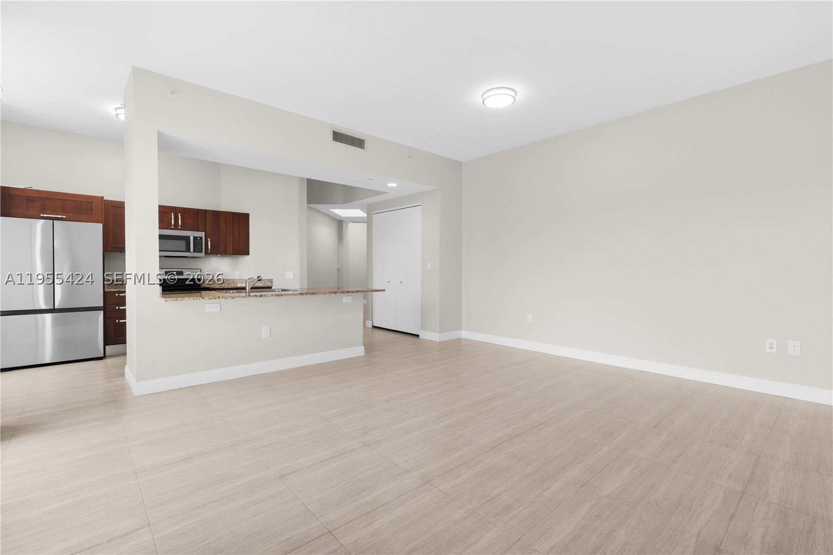 20000 E Country Club Dr #402, Aventura FL 33180
