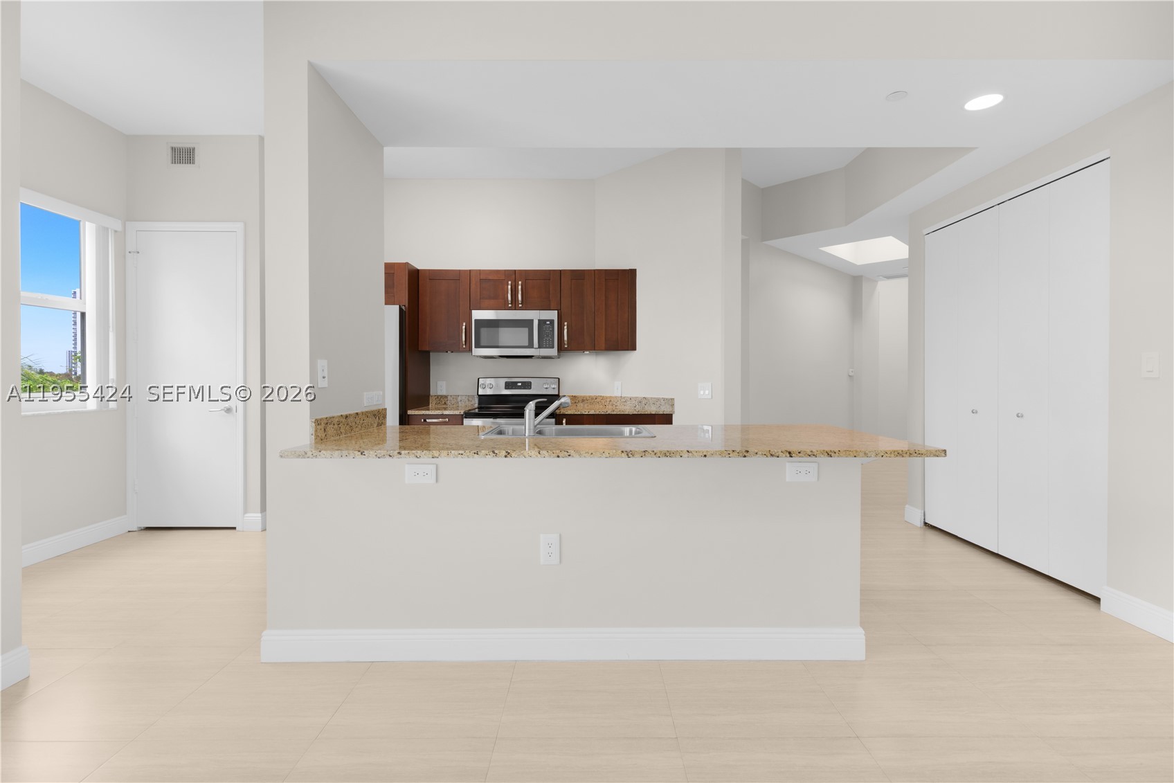 20000 E Country Club Dr #402, Aventura FL 33180