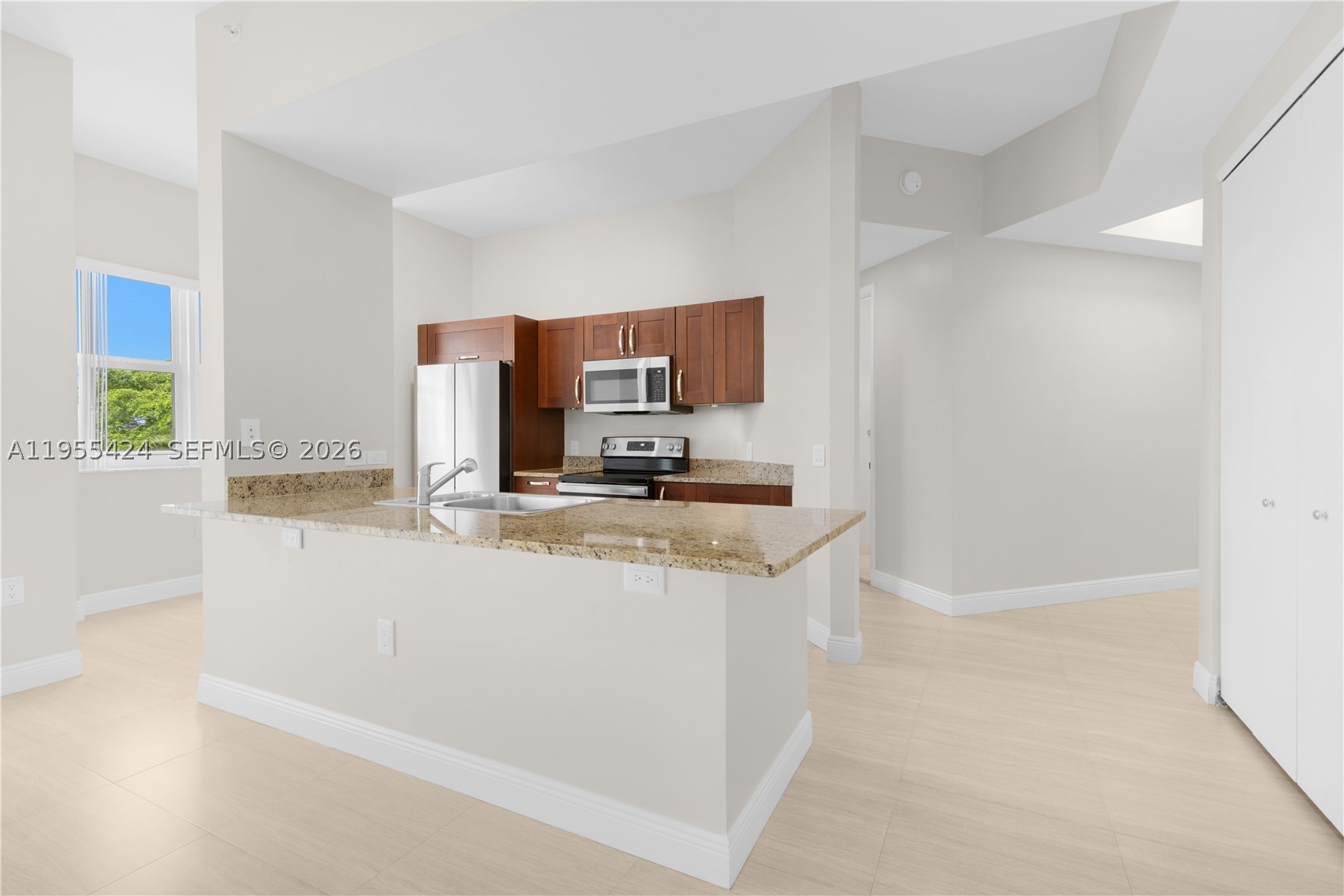 20000 E Country Club Dr #402, Aventura FL 33180