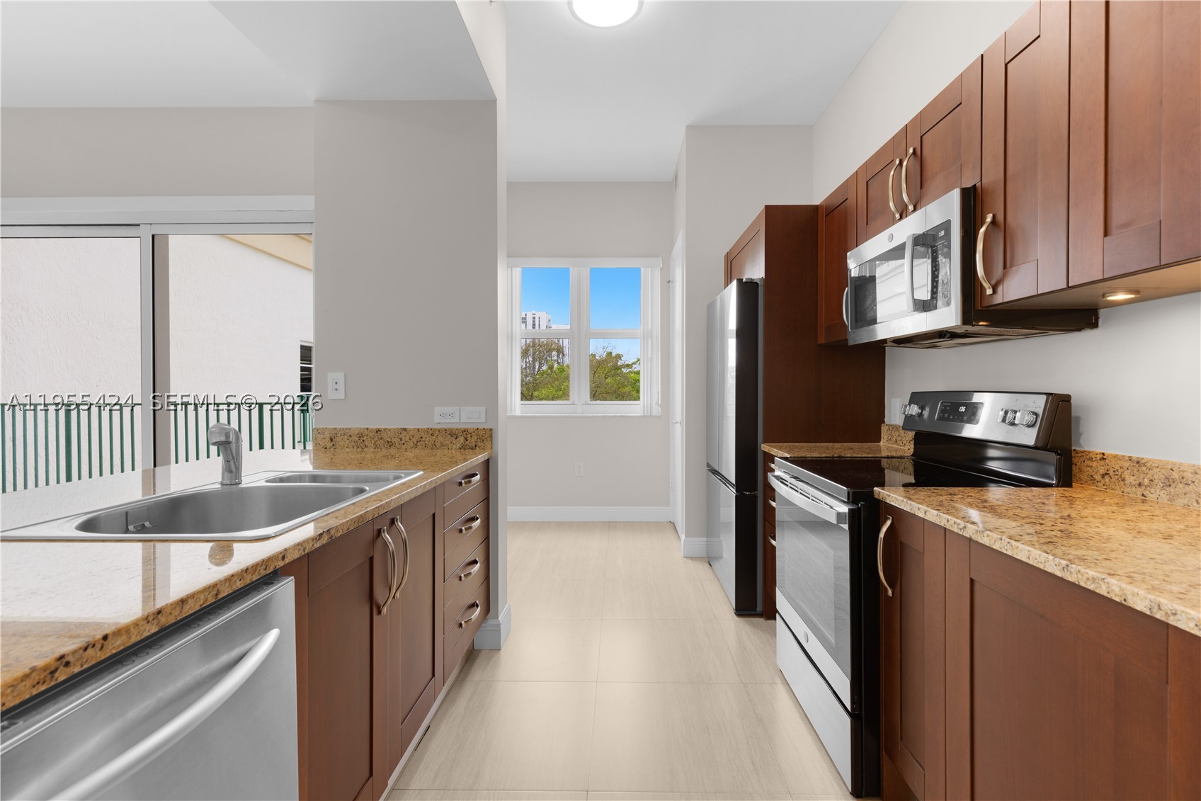 20000 E Country Club Dr #402, Aventura FL 33180