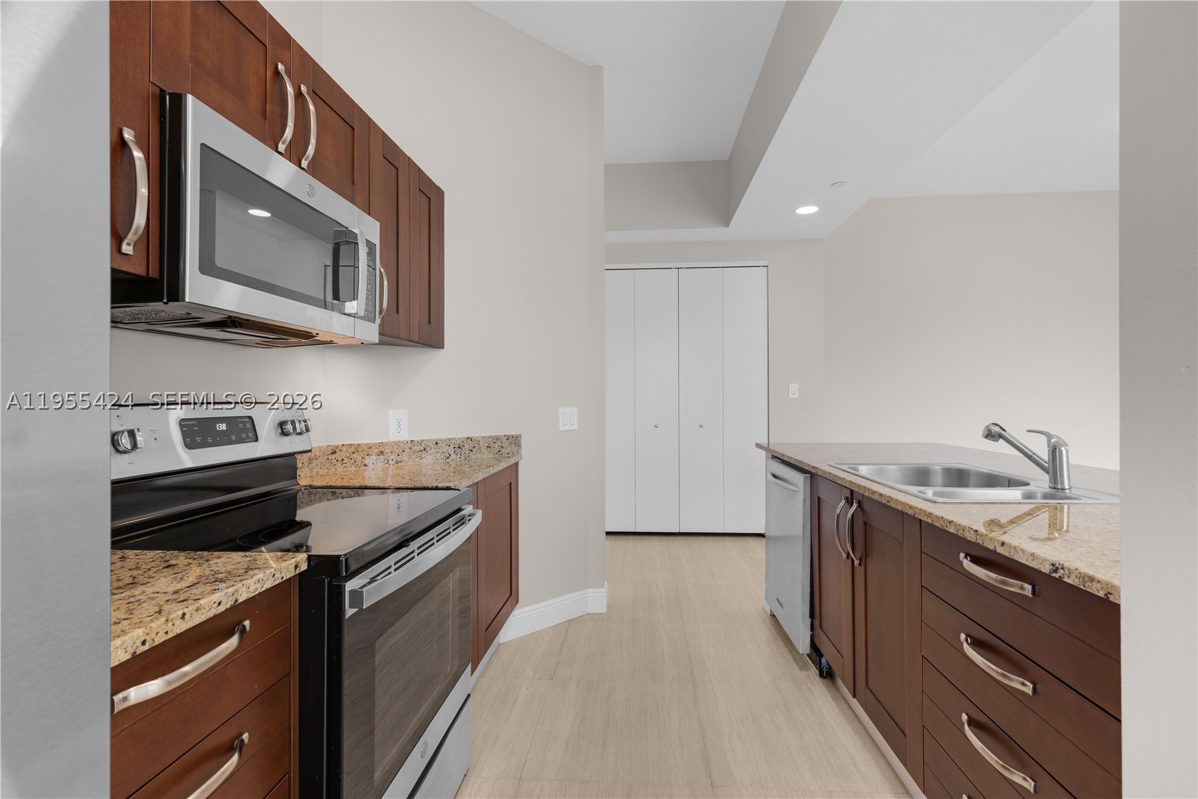 20000 E Country Club Dr #402, Aventura FL 33180