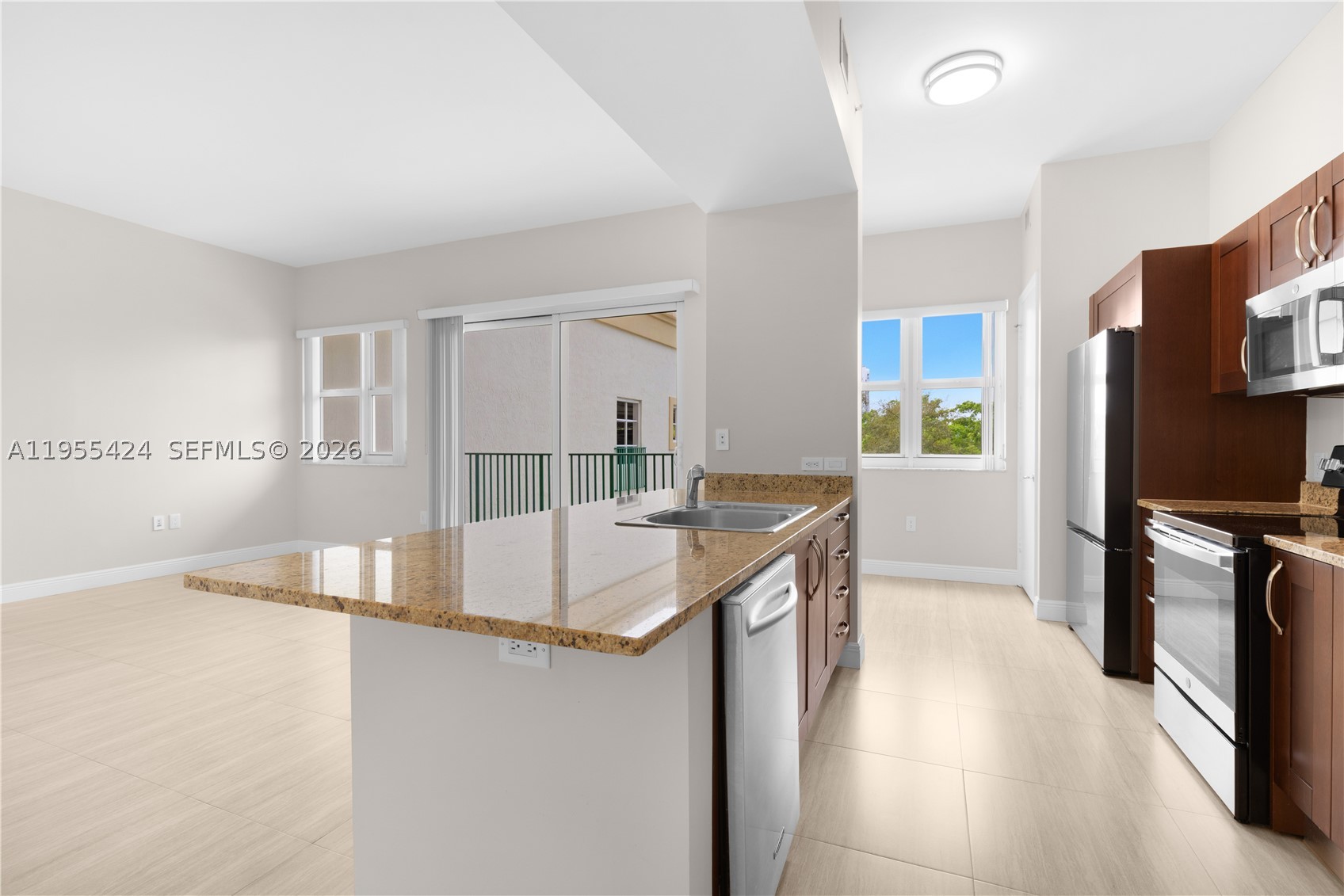 20000 E Country Club Dr #402, Aventura FL 33180