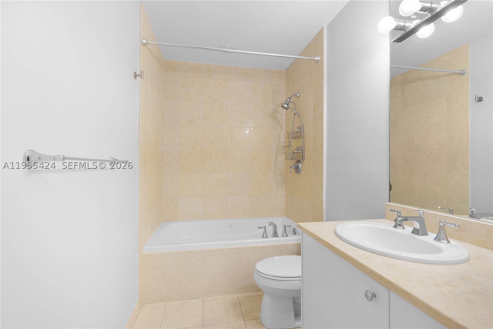 20000 E Country Club Dr #402, Aventura FL 33180