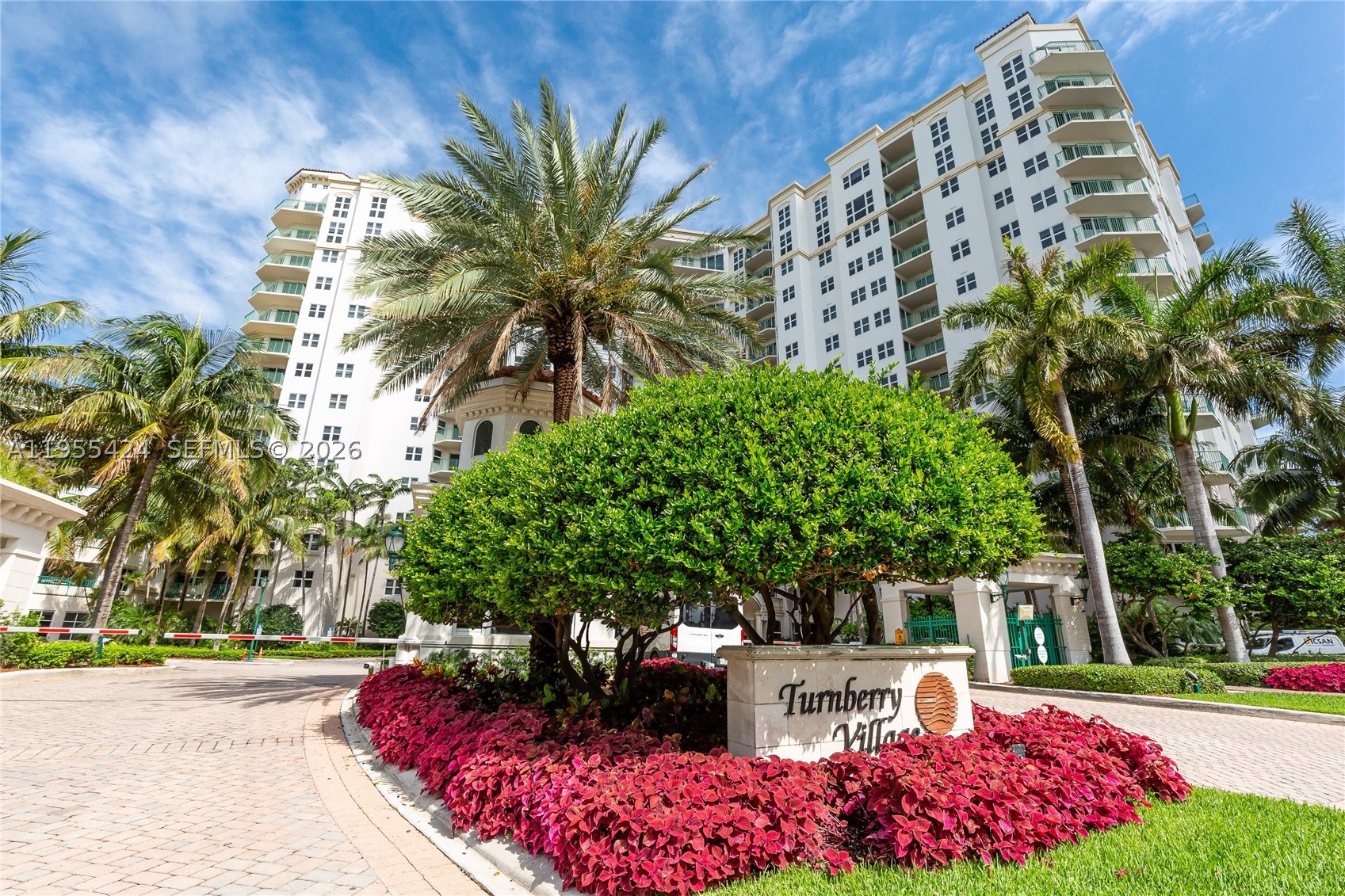 20000 E Country Club Dr #402, Aventura FL 33180