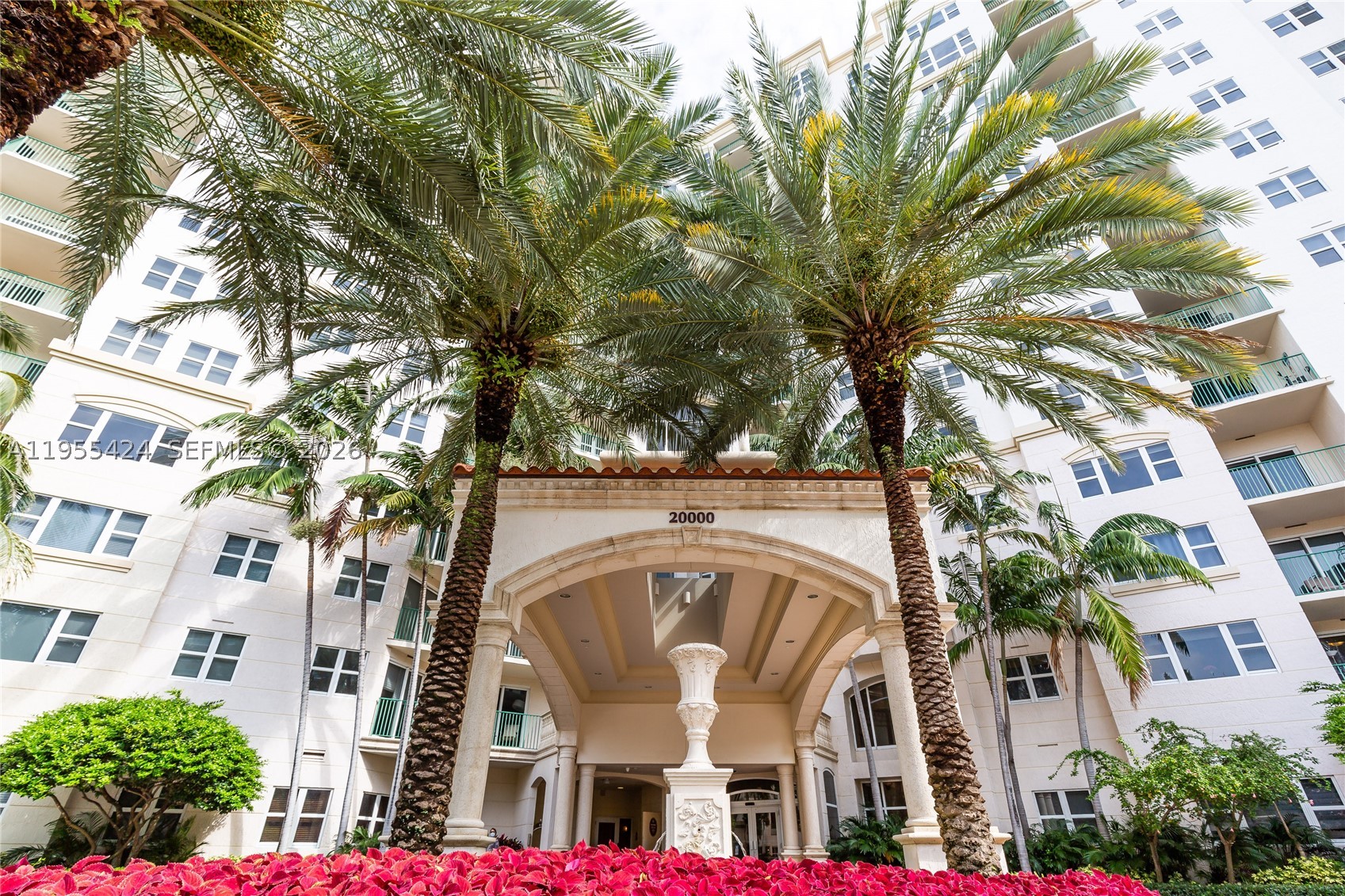 20000 E Country Club Dr #402, Aventura FL 33180