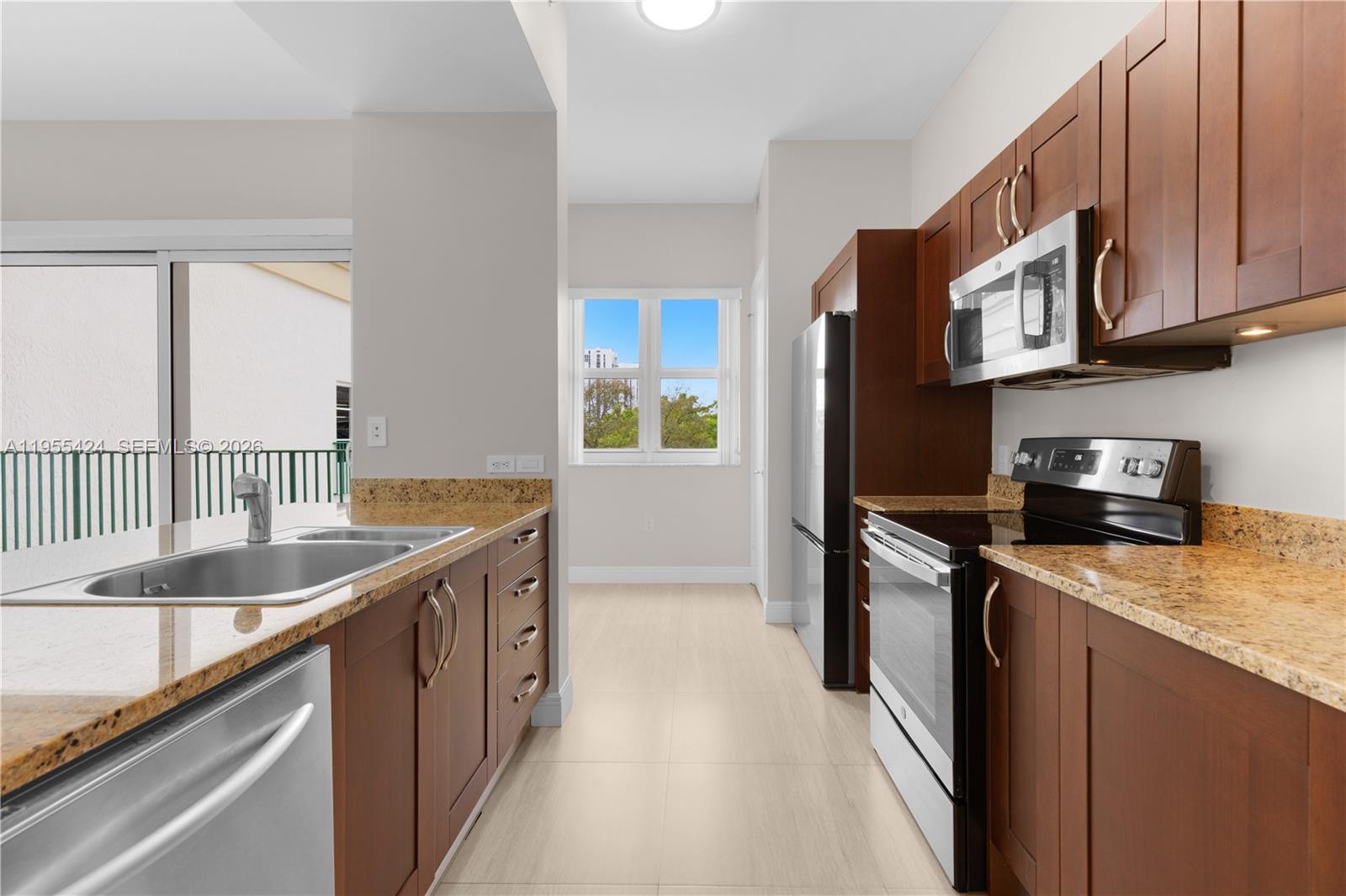 20000 E Country Club Dr #402, Aventura FL 33180