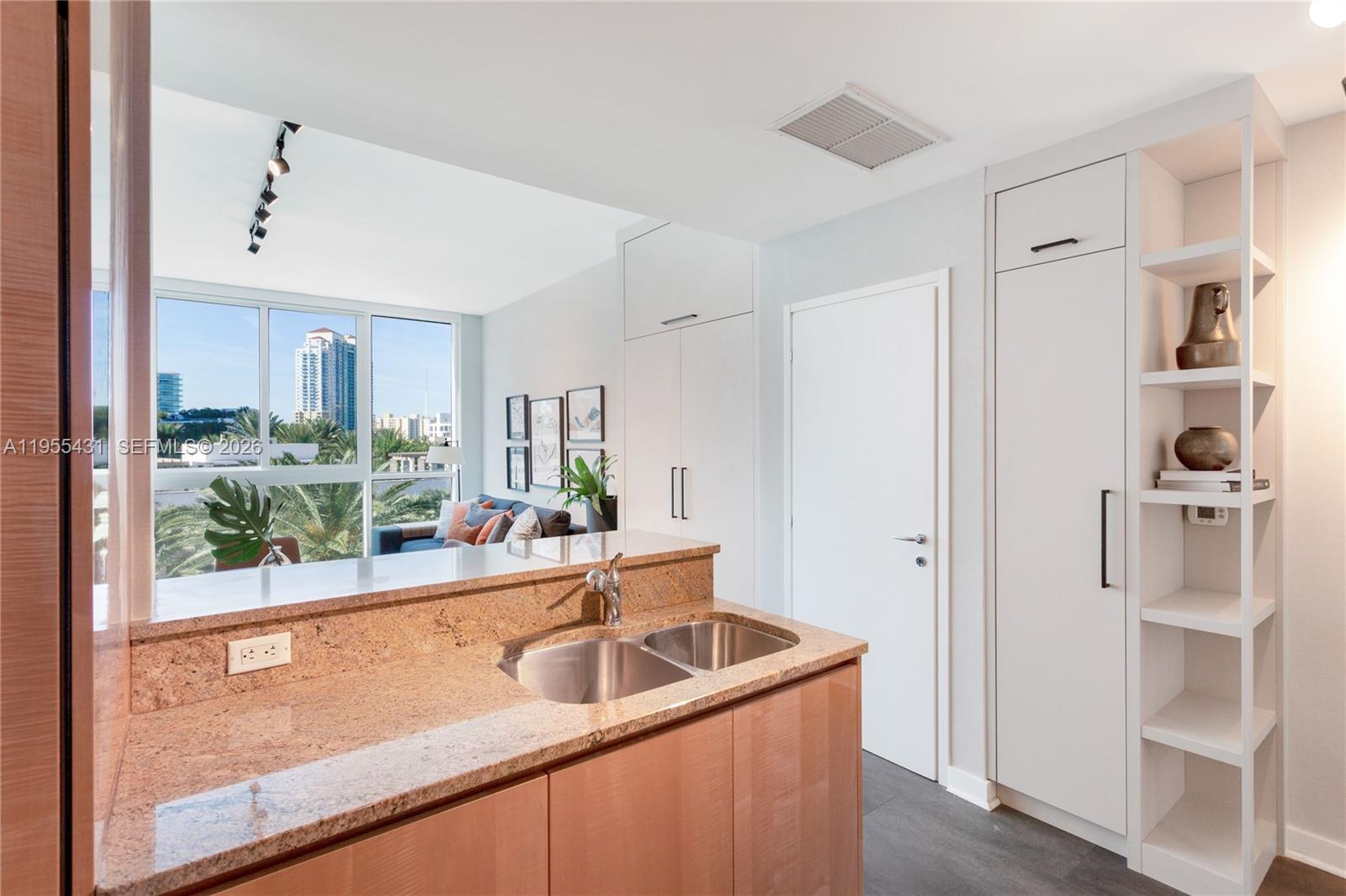 50 S Pointe Dr #609, Miami Beach FL 33139