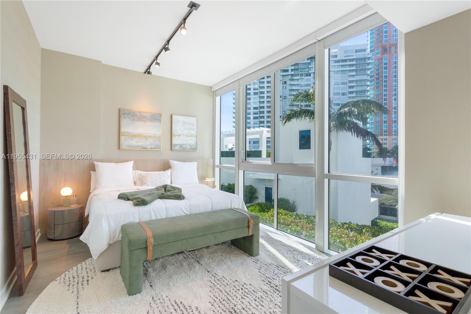 50 S Pointe Dr #609, Miami Beach FL 33139