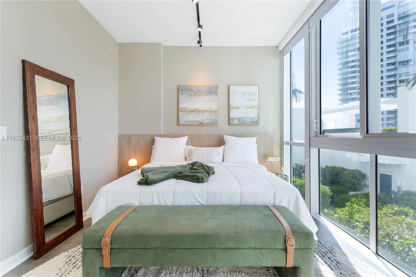 50 S Pointe Dr #609, Miami Beach FL 33139