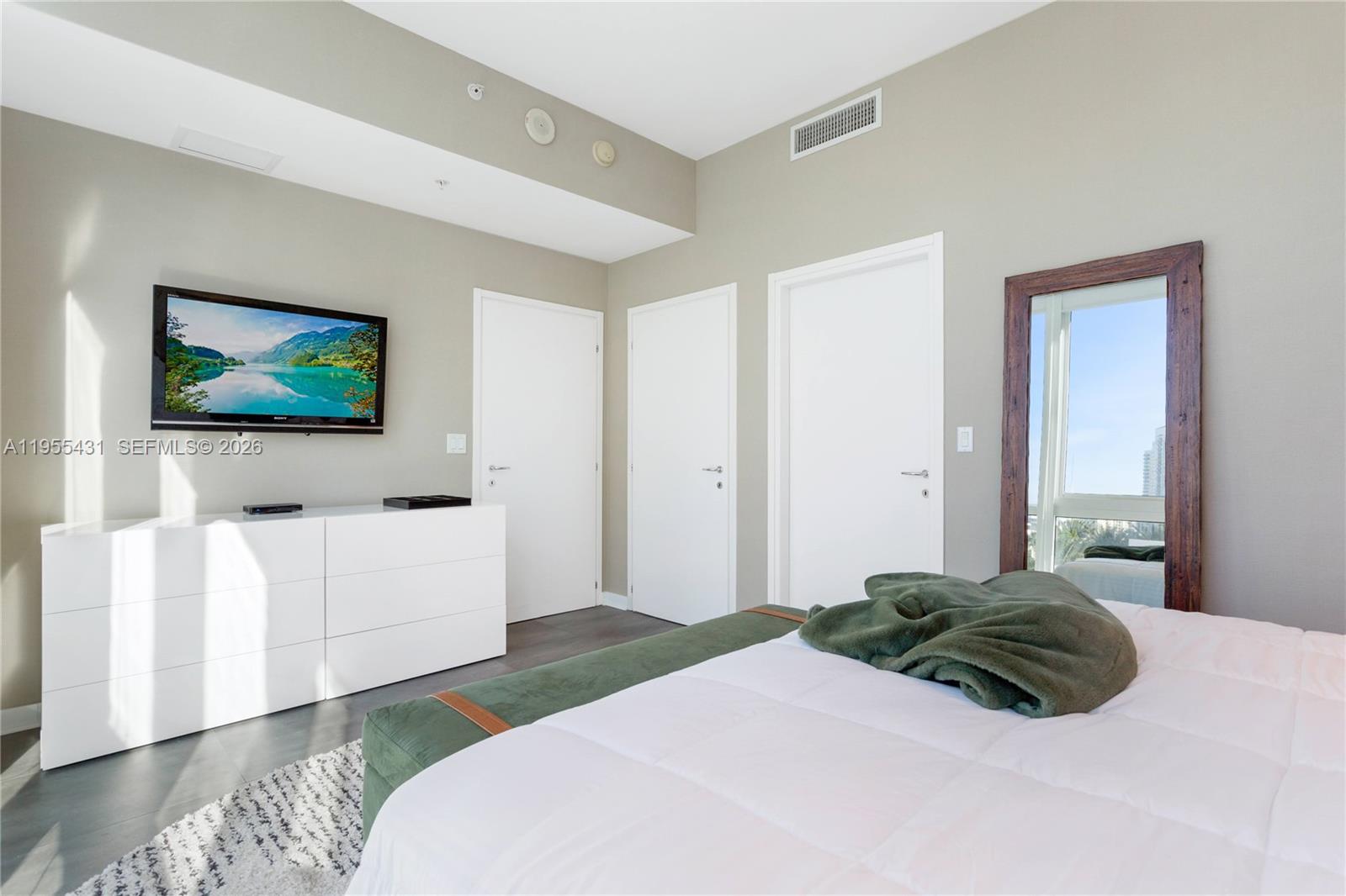 50 S Pointe Dr #609, Miami Beach FL 33139