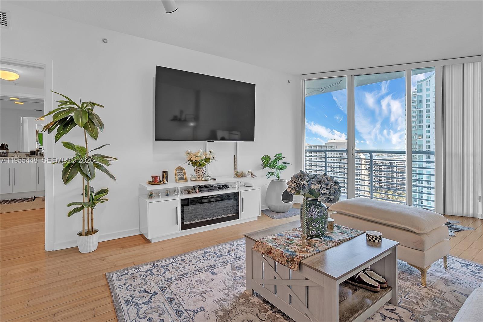 325 S BISCAYNE BL #3117, Miami FL 33131
