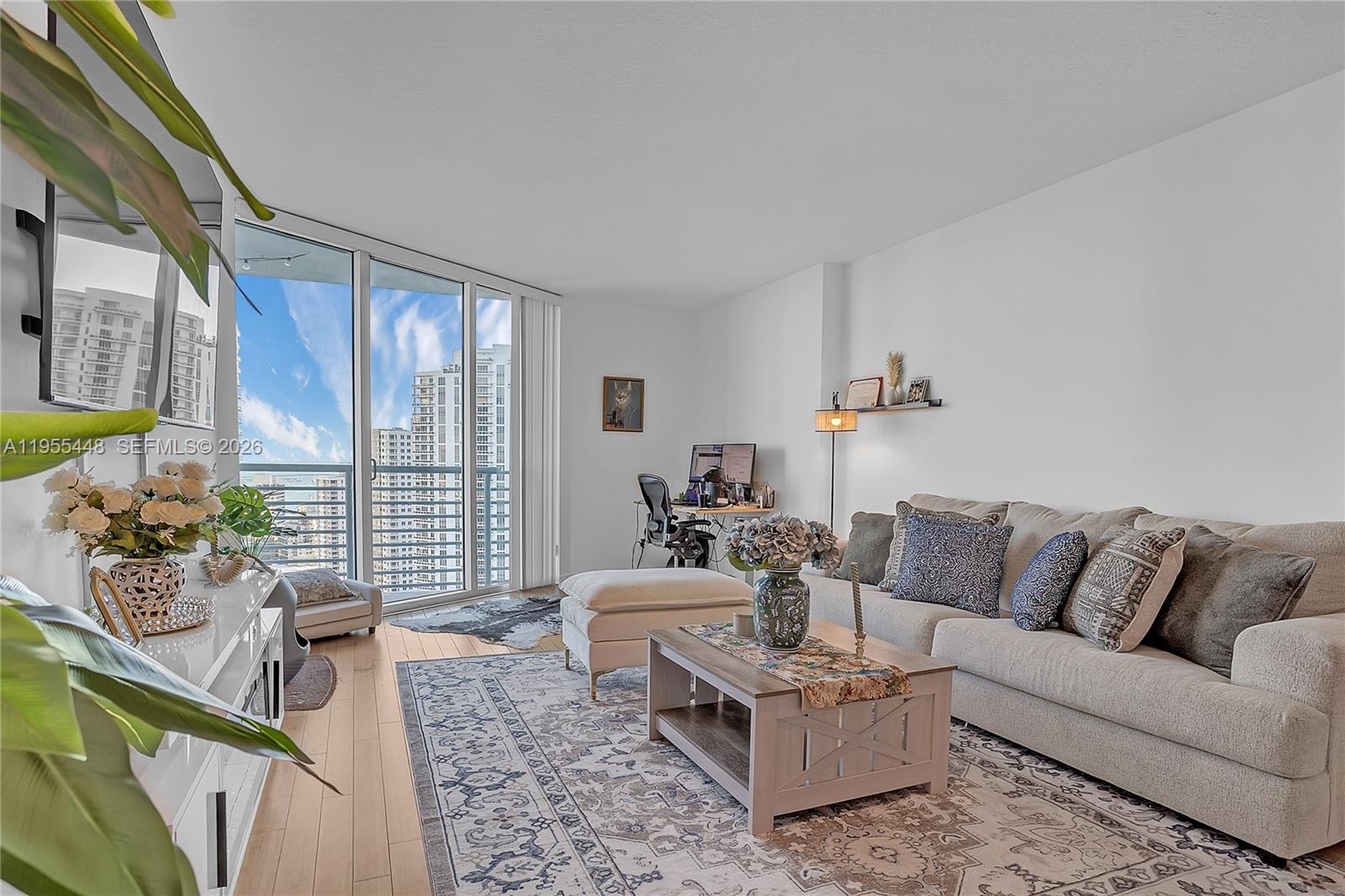 325 S BISCAYNE BL #3117, Miami FL 33131