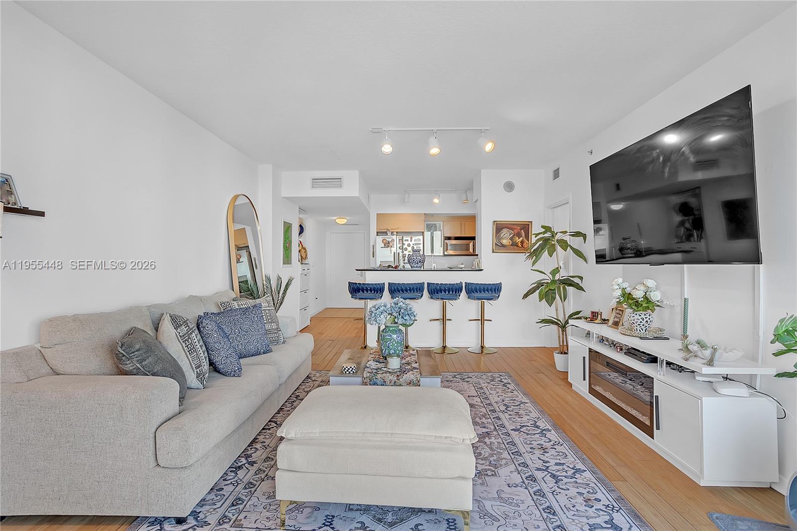 325 S BISCAYNE BL #3117, Miami FL 33131