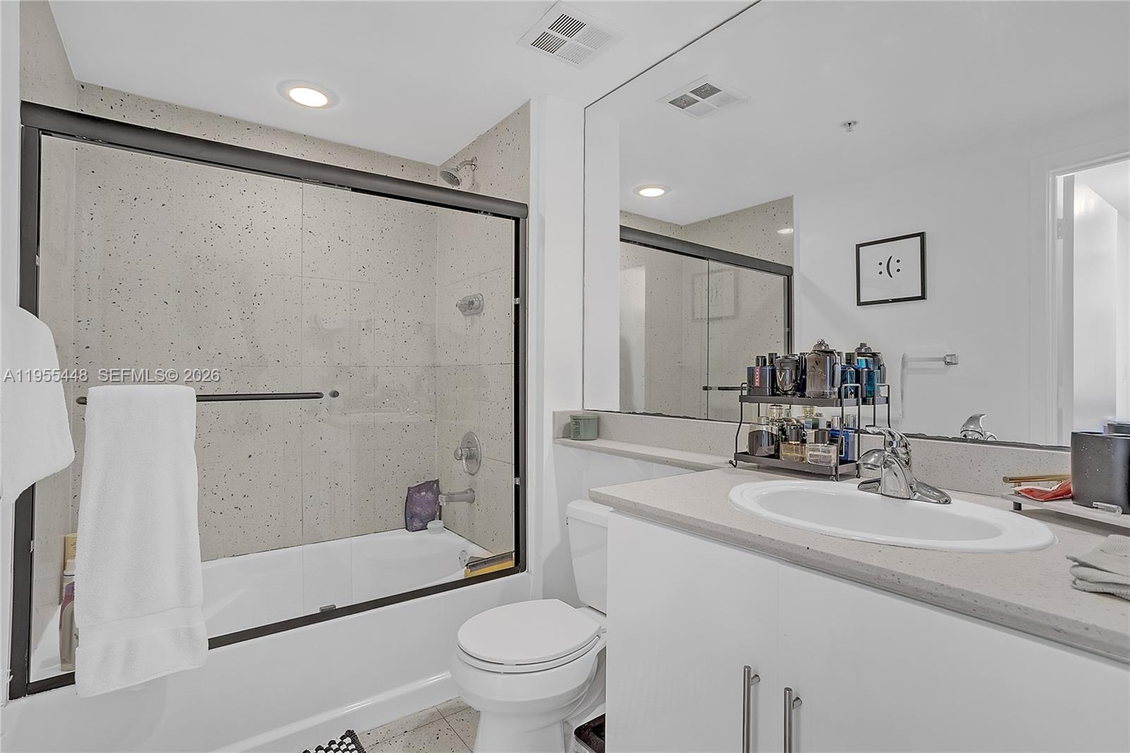 325 S BISCAYNE BL #3117, Miami FL 33131