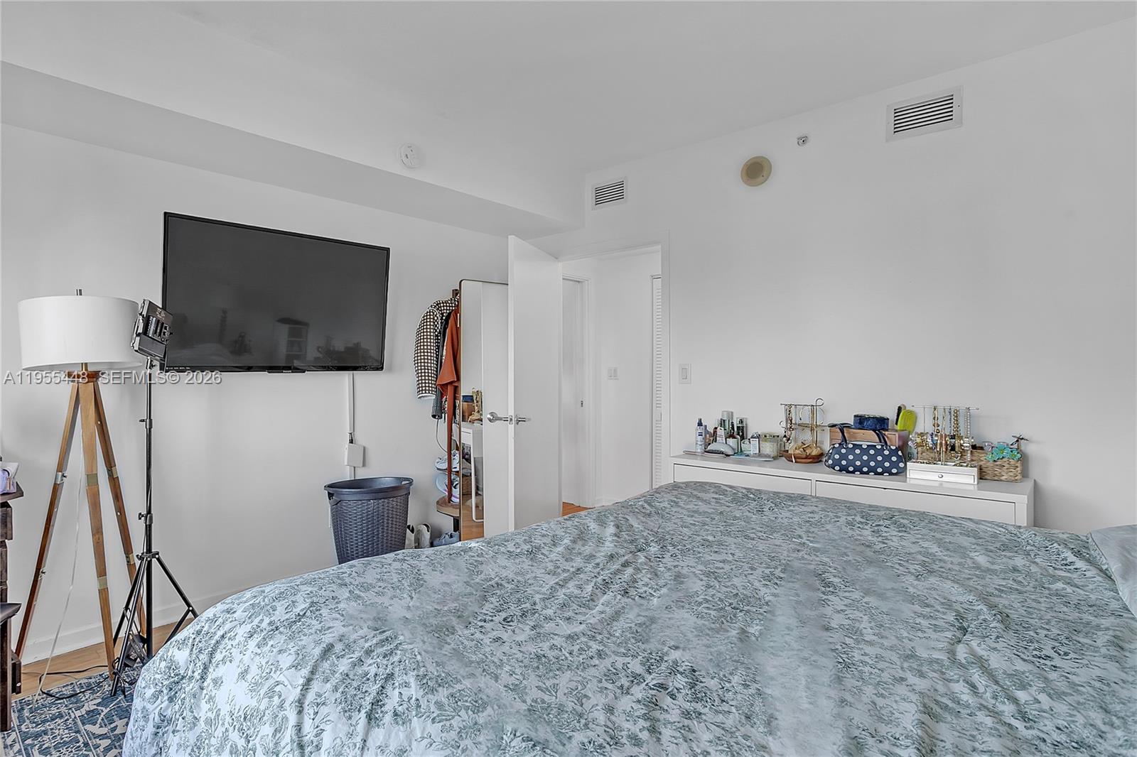 325 S BISCAYNE BL #3117, Miami FL 33131