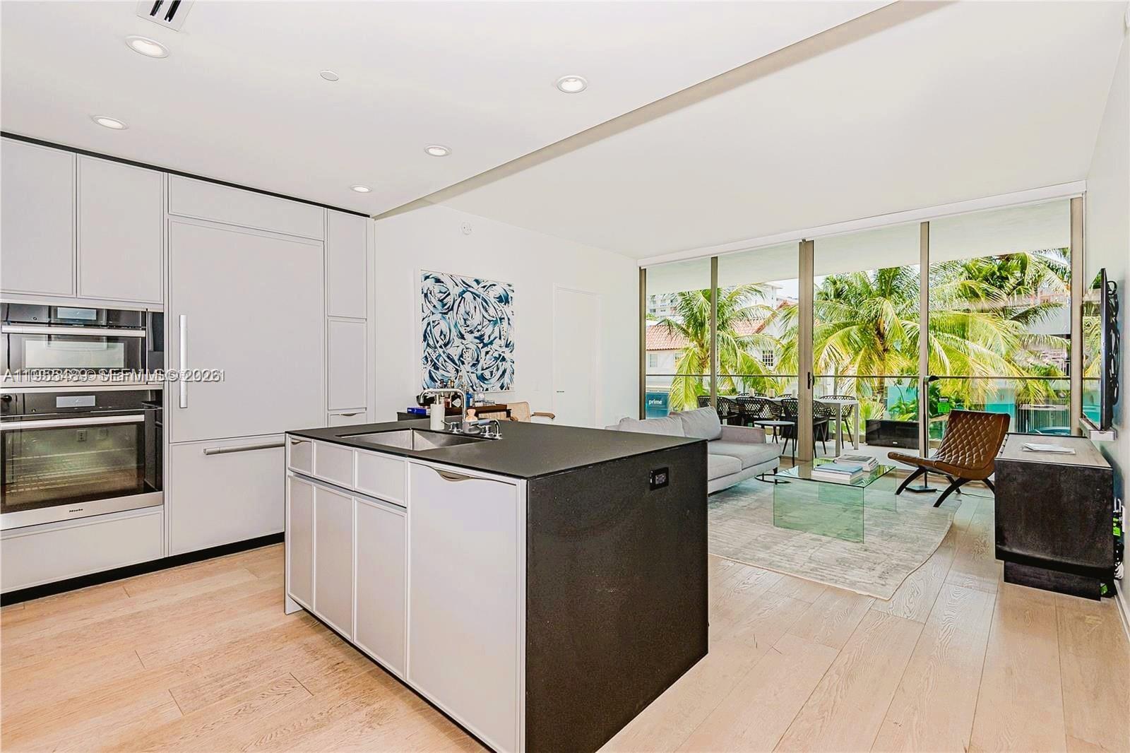 300 E Collins Ave #2D, Miami Beach FL 33139