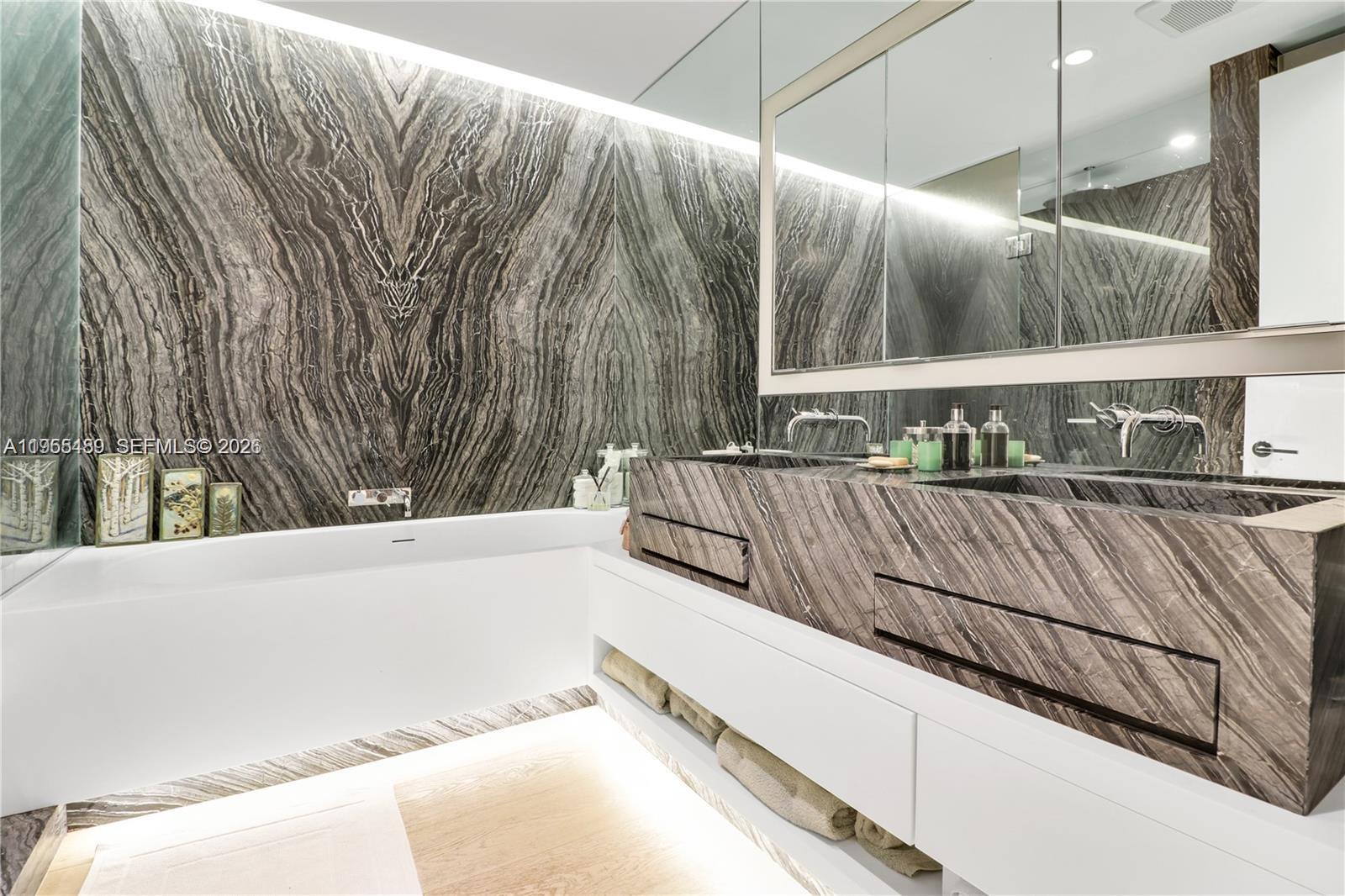 300 E Collins Ave #2D, Miami Beach FL 33139
