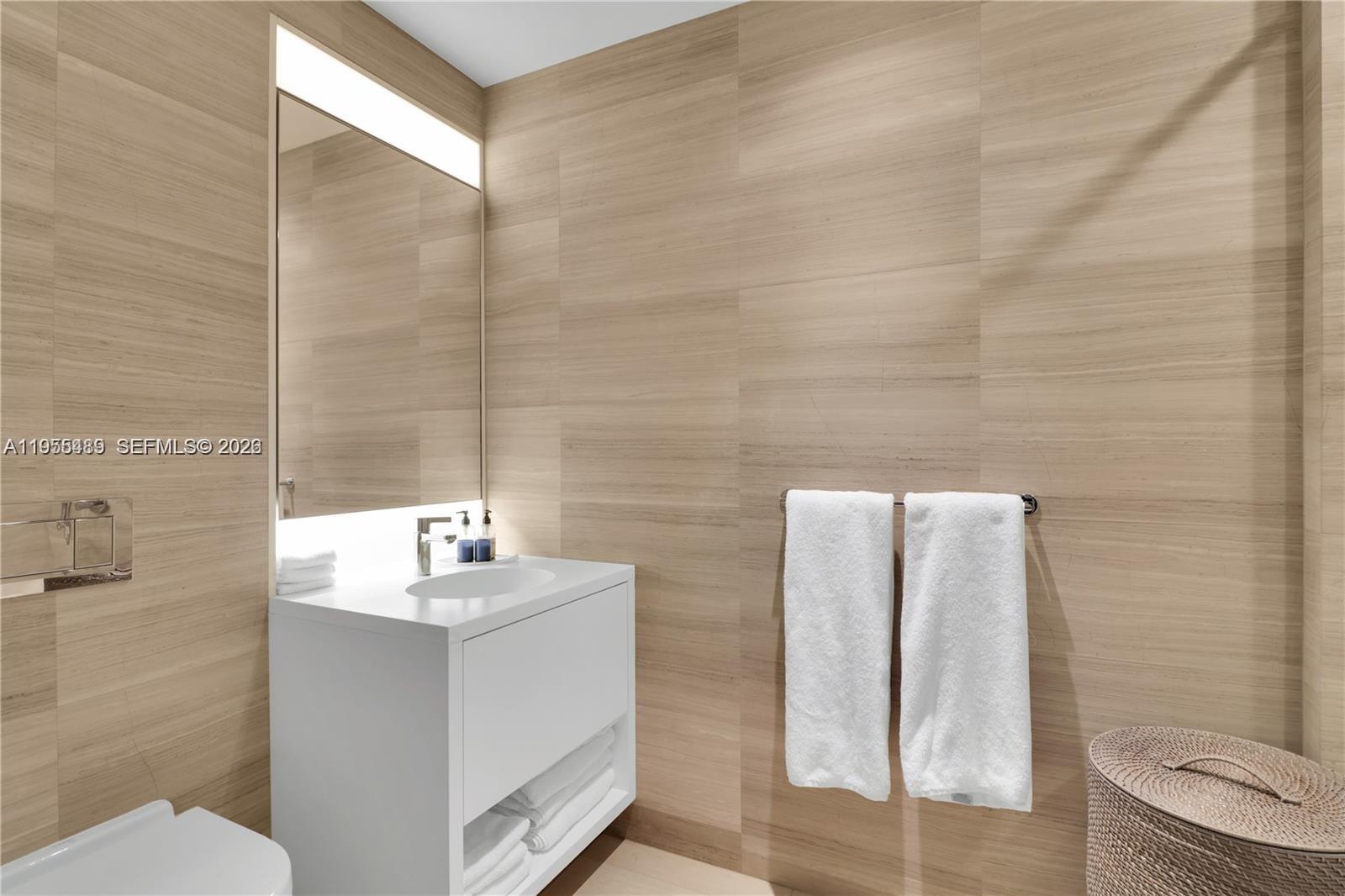 300 E Collins Ave #2D, Miami Beach FL 33139