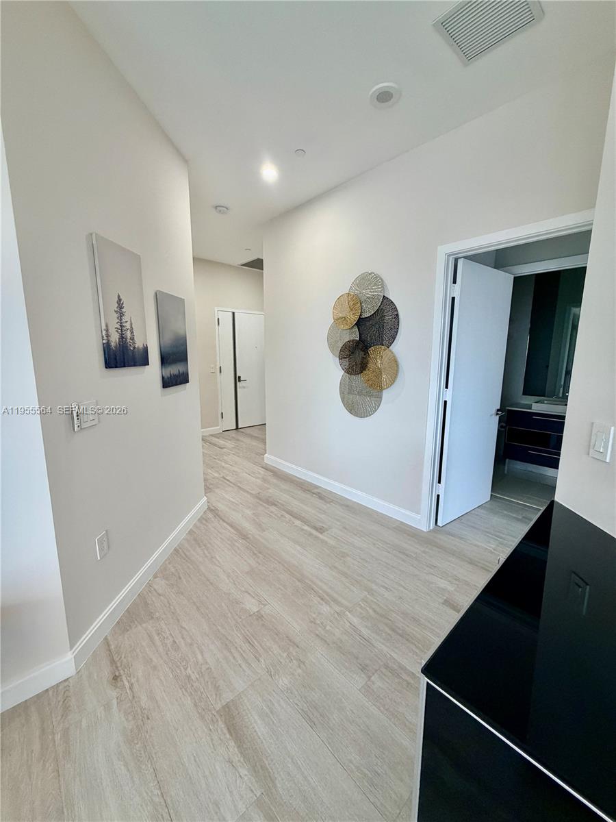 45 SW 9th St #4606, Miami FL 33130