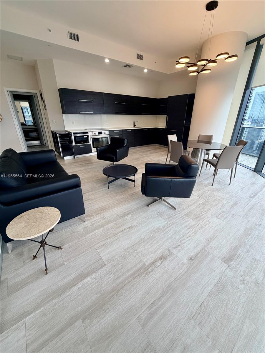 45 SW 9th St #4606, Miami FL 33130