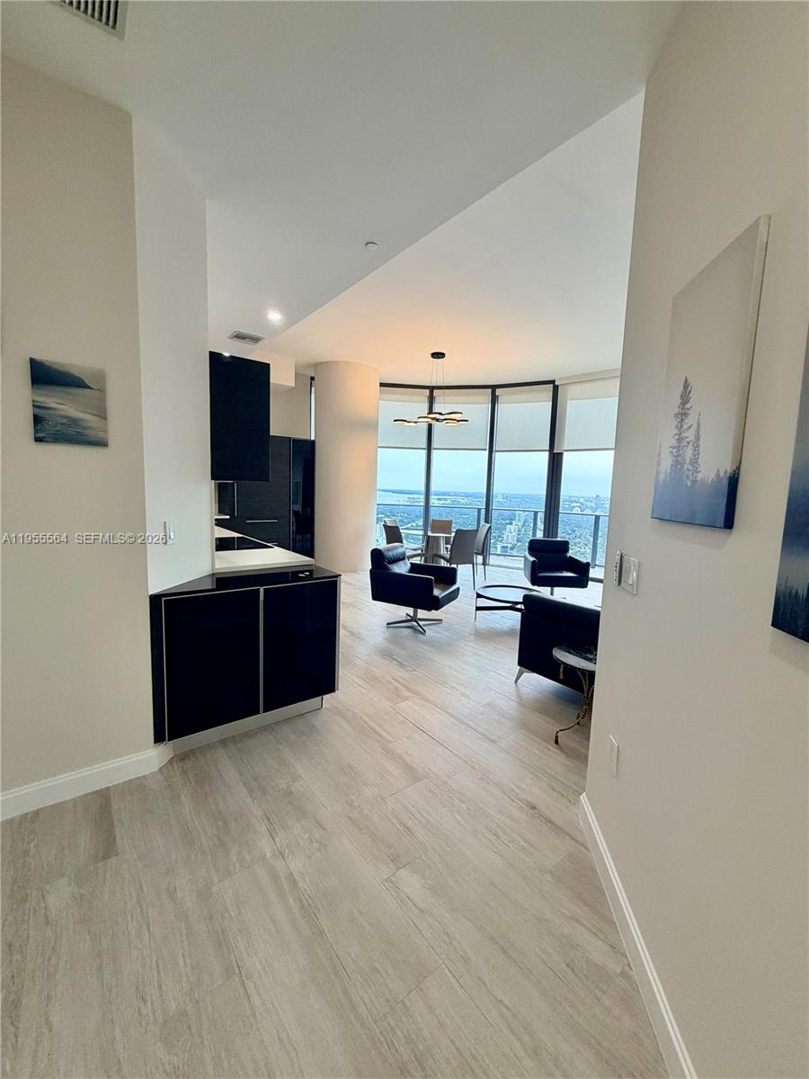45 SW 9th St #4606, Miami FL 33130
