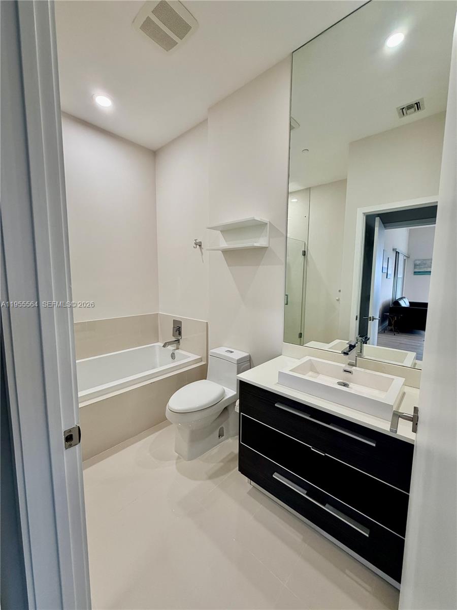 45 SW 9th St #4606, Miami FL 33130