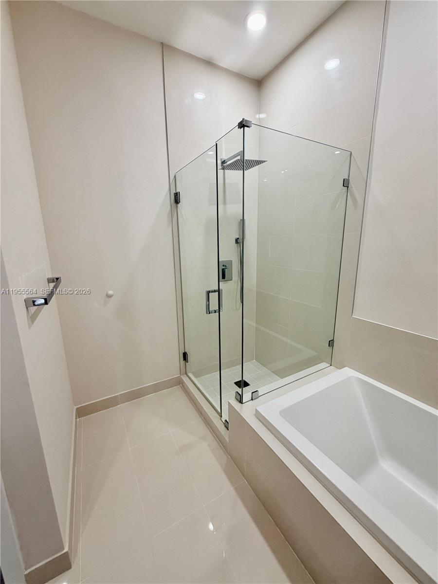 45 SW 9th St #4606, Miami FL 33130