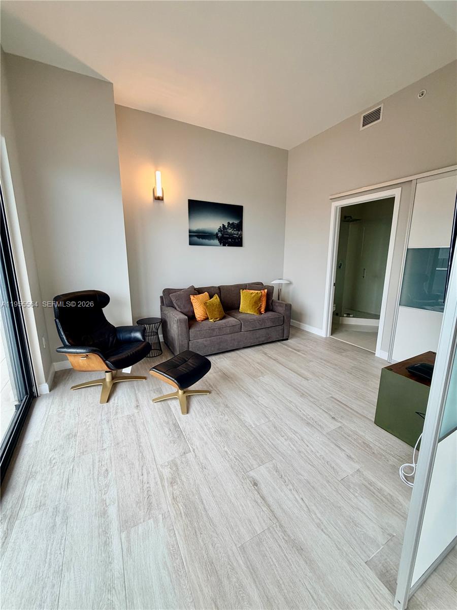 45 SW 9th St #4606, Miami FL 33130