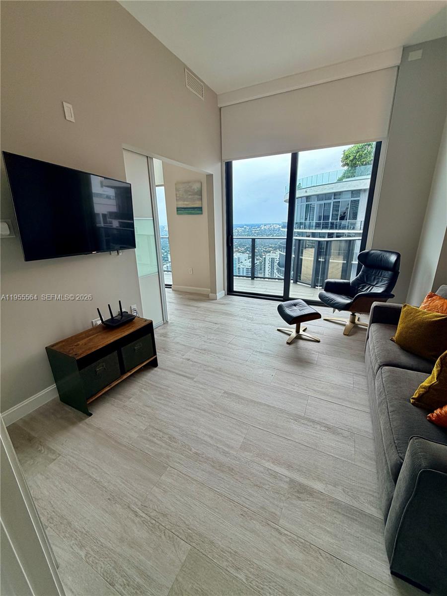 45 SW 9th St #4606, Miami FL 33130
