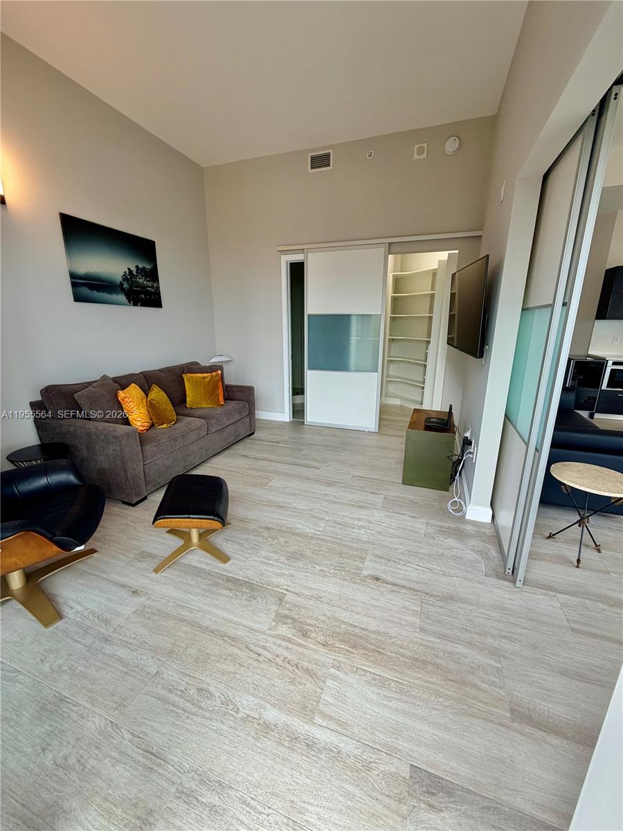 45 SW 9th St #4606, Miami FL 33130
