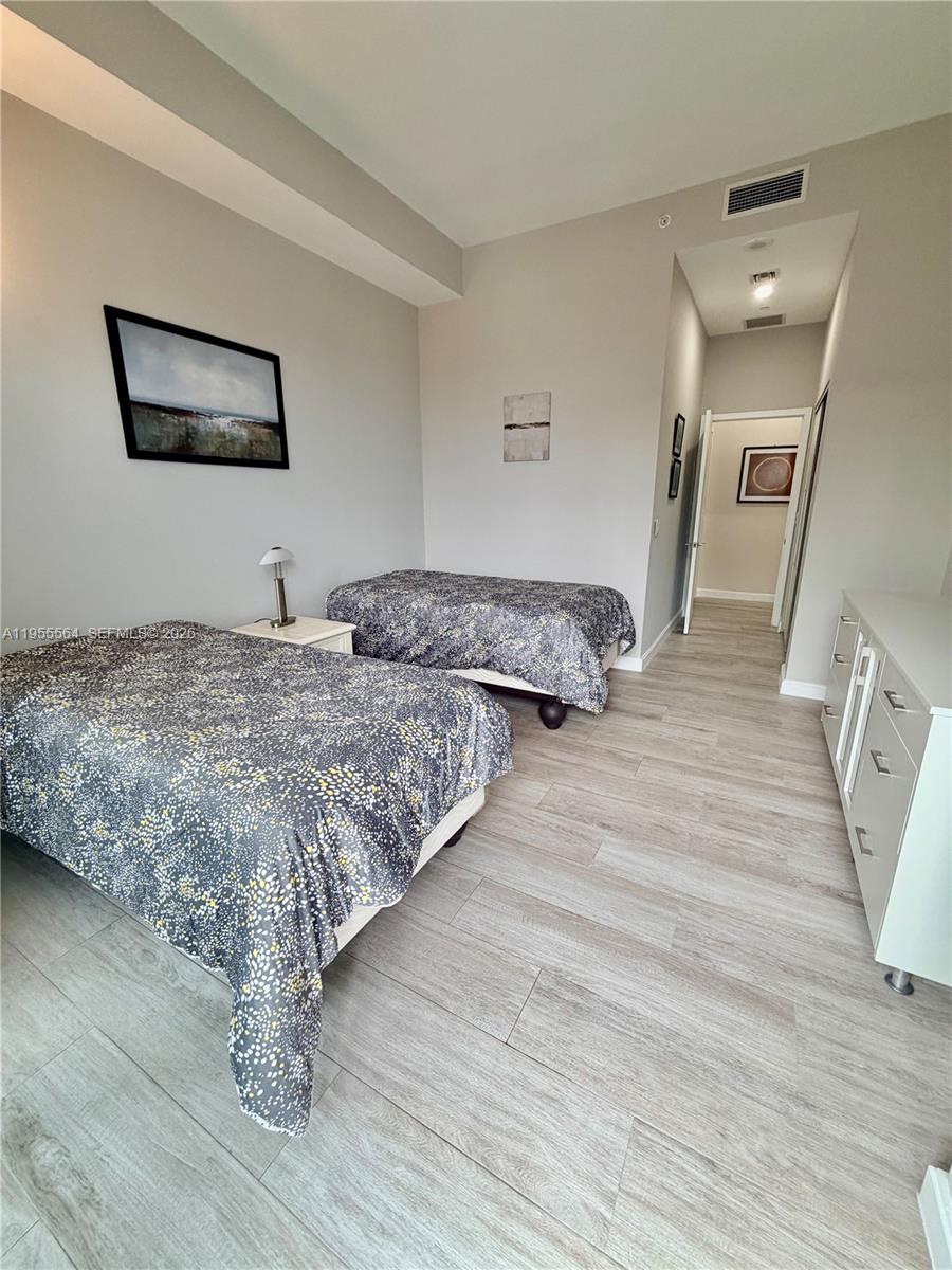 45 SW 9th St #4606, Miami FL 33130