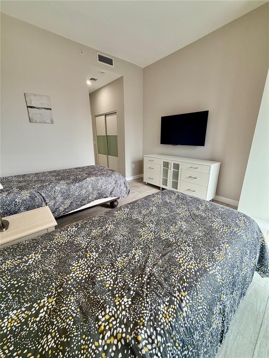 45 SW 9th St #4606, Miami FL 33130